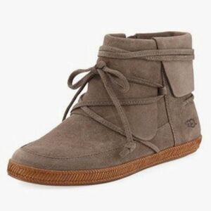 UGG Reid Women's Lace Up Boots